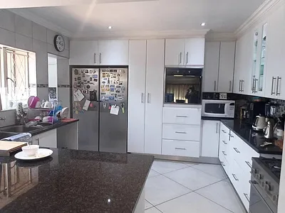 4 Bedroom Apartment To Rent in Pretoria - 7dN5.webp