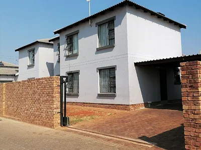 3 Bedroom House For Sale in Akasia - img