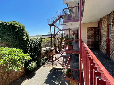 2 Bedroom Apartment For Sale in Pretoria - 5iuo.webp