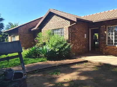 3 Bedroom House For Sale in Akasia - img