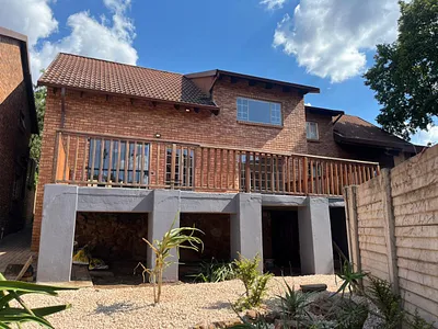 3 Bedroom Townhouse For Sale in Murrayfield, Pretoria - 5Ta8.webp