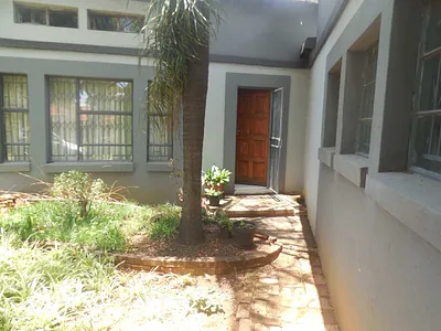 4 Bedroom House To Rent in Pretoria - img