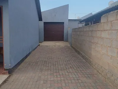 4 Bedroom House For Sale in Pretoria - HY3y.webp
