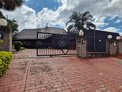 3 Bedroom House For Sale in Akasia - SfsL.webp