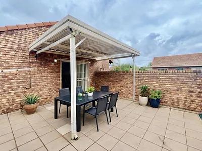 2 Bedroom Apartment For Sale in Pretoria - ZmhO.webp