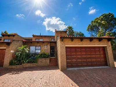 3 Bedroom Townhouse For Sale in Pretoria - 7a9A.webp