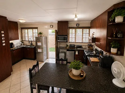 3 Bedroom Townhouse For Sale in Pretoria - dJn0.webp