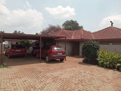 4 Bedroom House For Sale in Kempton Park - 0KNc.webp