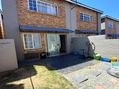 2 Bedroom Apartment For Sale in Kempton Park - V6dQ.webp