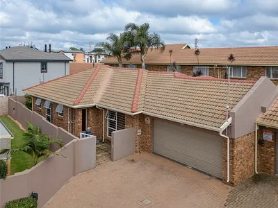 3 Bedroom Townhouse For Sale in Kempton Park - yb03.webp