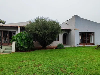 4 Bedroom House For Sale in Kempton Park - wxzz.webp