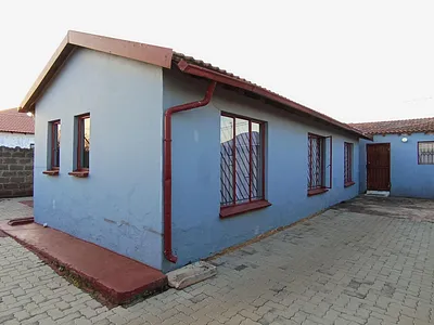 3 Bedroom House For Sale in Clayville, Midrand - 4C2e.webp