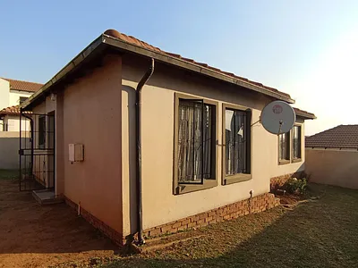 3 Bedroom House For Sale in Clayville, Midrand - sajr.webp