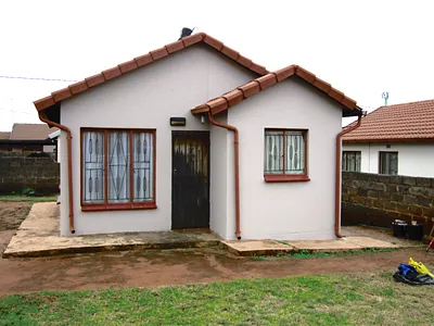 2 Bedroom House For Sale in Clayville, Midrand - 3LKe.webp
