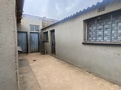 9 Bedroom House For Sale in Tembisa - t2dW.webp