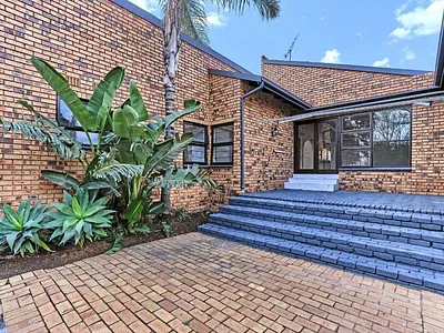 5 Bedroom House For Sale in Midrand - JN8e.webp