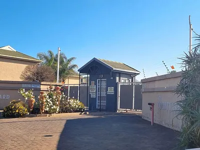 2 Bedroom Townhouse For Sale in Kempton Park - img