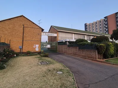 2 Bedroom House For Sale in Kempton Park - CmEi.webp