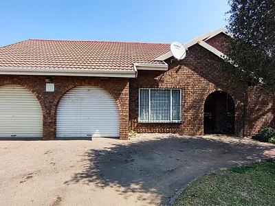 3 Bedroom Townhouse For Sale in Kempton Park - FoxZ.webp