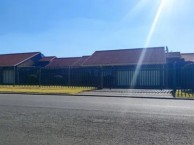 3 Bedroom House For Sale in Kempton Park - 4lc5.webp