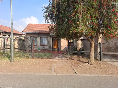 4 Bedroom House For Sale in Midrand - img