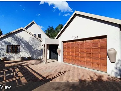 4 Bedroom House For Sale in Kempton Park - img