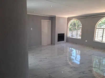 4 Bedroom House For Sale in Randburg - vNZa.webp