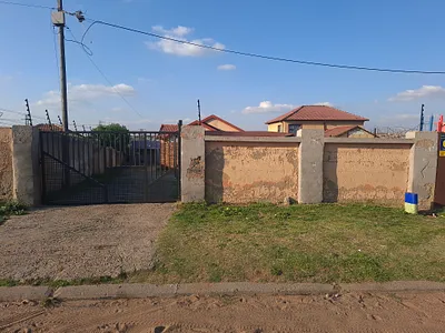 3 Bedroom House For Sale in Kempton Park - UZyc.webp