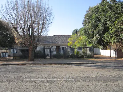 4 Bedroom House For Sale in Kempton Park - duev.webp