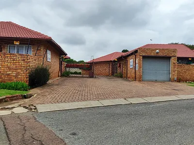 2 Bedroom Townhouse For Sale in Kempton Park - X6a4.webp