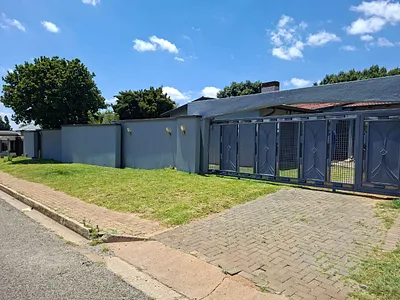 3 Bedroom House For Sale in Kempton Park - img