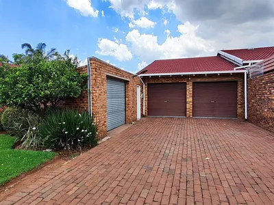 3 Bedroom Townhouse For Sale in Kempton Park - img