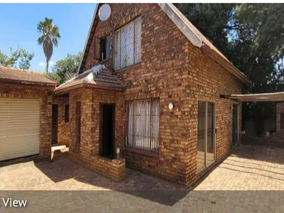 2 Bedroom House For Sale in Kempton Park - DddN.webp