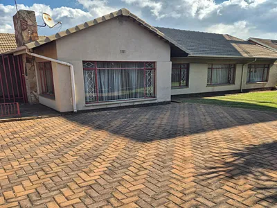 3 Bedroom House For Sale in Kempton Park - 6C1R.webp