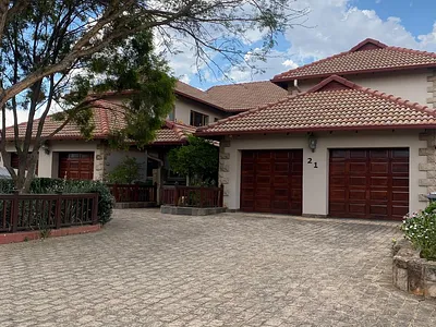 5 Bedroom Townhouse For Sale in Hartbeespoort - img