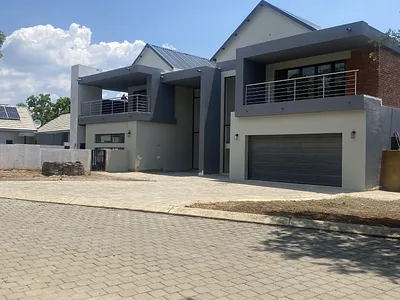 4 Bedroom Townhouse For Sale in Hartbeespoort - img