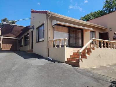 4 Bedroom Townhouse For Sale in Margate - iAbE.webp