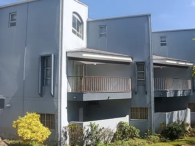 3 Bedroom Apartment For Sale in Margate - Y4d5.webp