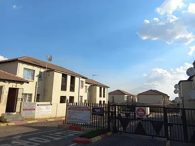 2 Bedroom Townhouse For Sale in Germiston - ctoI.webp