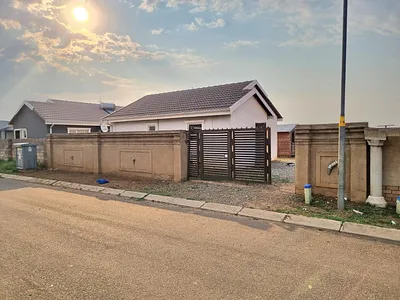 2 Bedroom House For Sale in Buhle Park, Germiston - WgdK.webp
