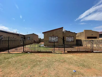 2 Bedroom House For Sale in Katlehong - img