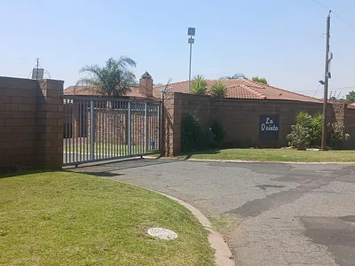 2 Bedroom House To Rent in Dalpark - bOOO.webp