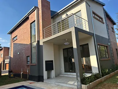 3 Bedroom Townhouse For Sale in Bedfordview - img