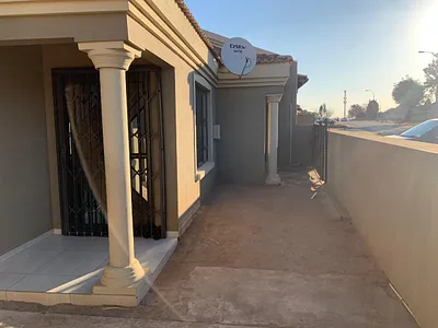 3 Bedroom House For Sale in Germiston - YtJ9.webp