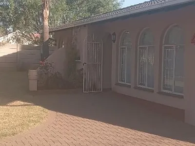 2 Bedroom House To Rent in Dalpark - mj0A.webp