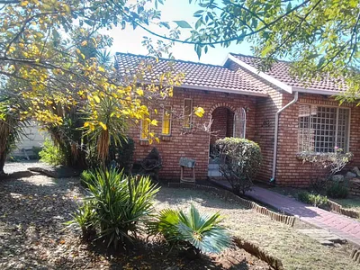 4 Bedroom House For Sale in Klippoortjie, Boksburg - img
