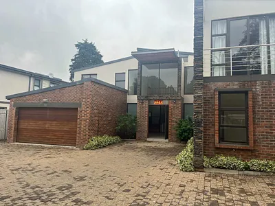 5 Bedroom Townhouse For Sale in Bedfordview - lV4p.webp