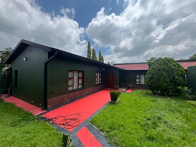 4 Bedroom House For Sale in Johannesburg - img