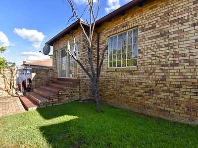 3 Bedroom Townhouse For Sale in Randburg - img