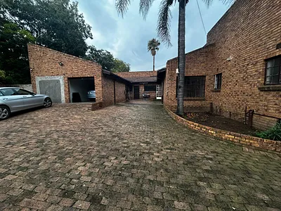 4 Bedroom House To Rent in Klippoortjie, Germiston - img